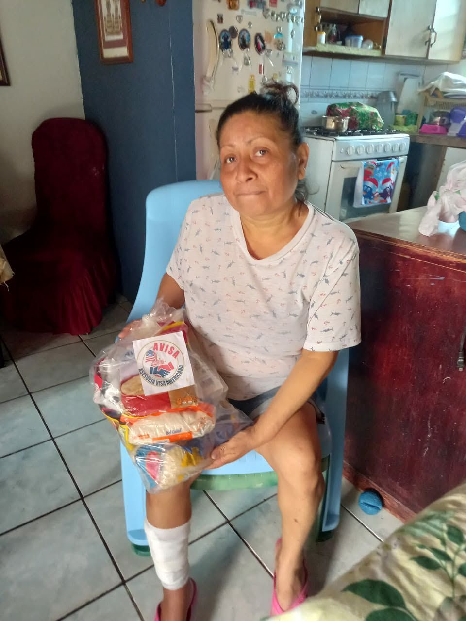 Recipient holding food support at home